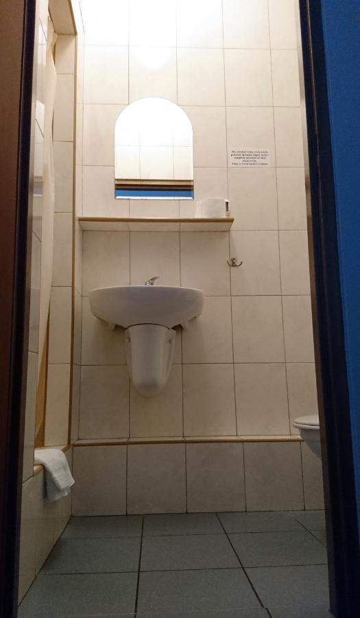 Dom Weselny Wenus Pokoje Hotelowe Przedborz エクステリア 写真