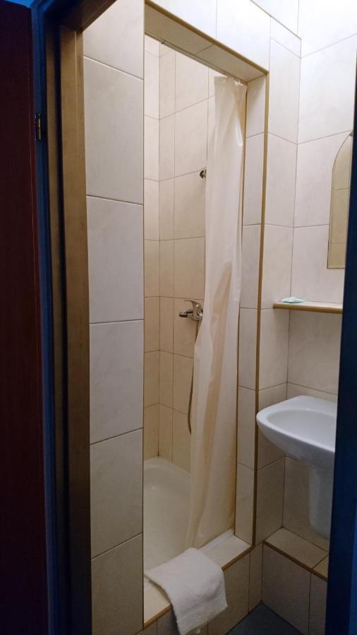 Dom Weselny Wenus Pokoje Hotelowe Przedborz エクステリア 写真