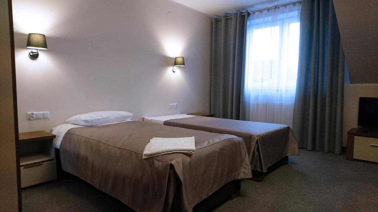 Dom Weselny Wenus Pokoje Hotelowe Przedborz エクステリア 写真